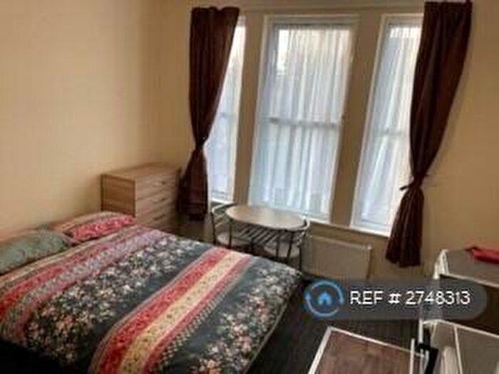 Studio To Rent In Belmont Road, London, N15