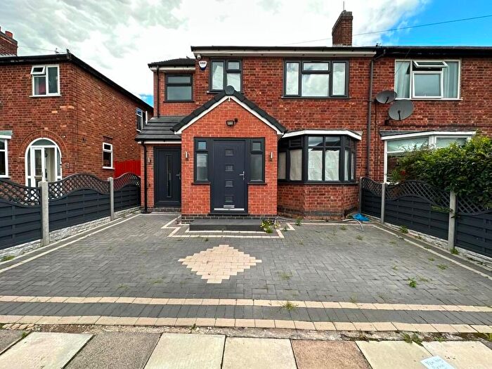 5 Bedroom Semi-detached House For Sale In Northdene Road, Leicester, LE2