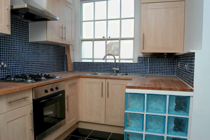 4 Bedroom Flat To Rent In Broadlands Avenue, Streatham Hill, London, SW16