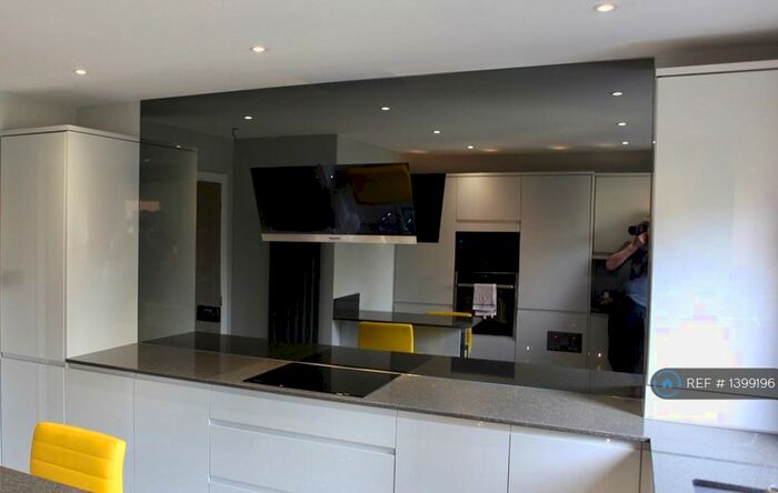 2 Bedroom Flat To Rent In The Oaks, Glasgow, G44