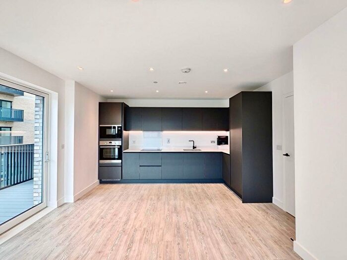 2 Bedroom Flat To Rent In Capital Interchange Way, Brentford, TW8