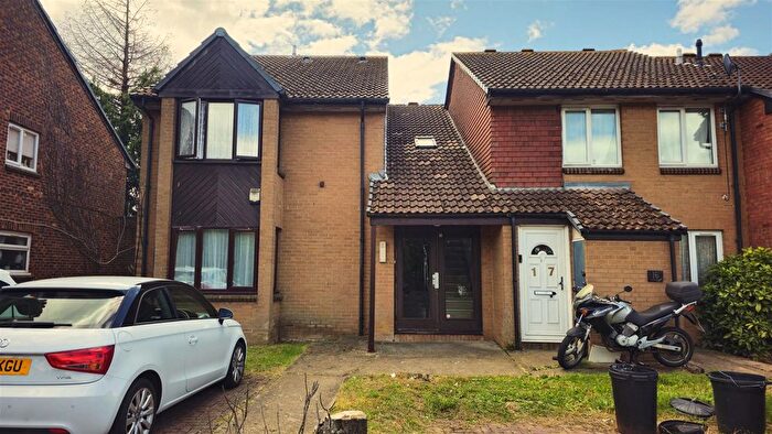 Studio For Sale In Pikestone Close, Hayes, UB4