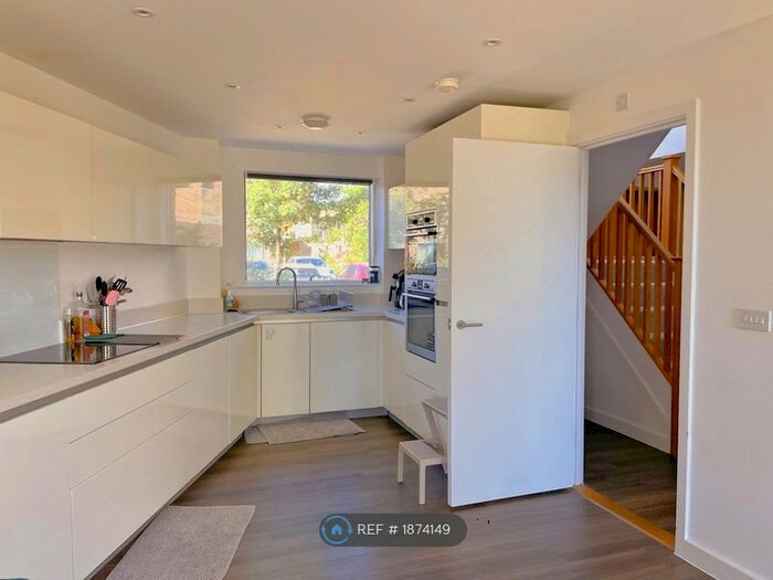 3 Bedroom Flat To Rent In Hobson Road, Trumpington, Cambridge, CB2