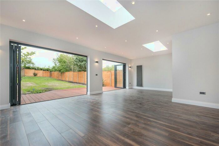 3 Bedroom Semi-Detached House To Rent In Park View Road, London, NW10