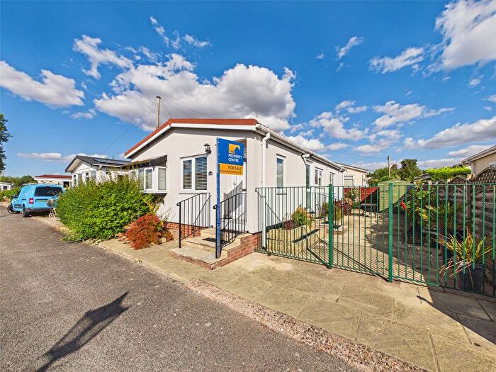 2 Bedroom Mobile/park Home For Sale In Harthurstfield Park, Fiddlers Green Lane, Cheltenham, Gloucestershire, GL51