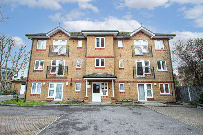 2 Bedroom Flat For Sale In Stonewood Road, Erith, DA8