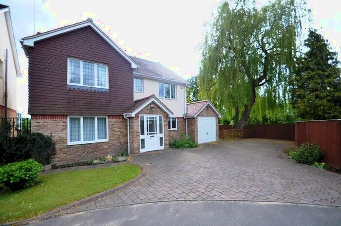 4 Bedroom Detached House To Rent In The Drive, Ickenham, UB10
