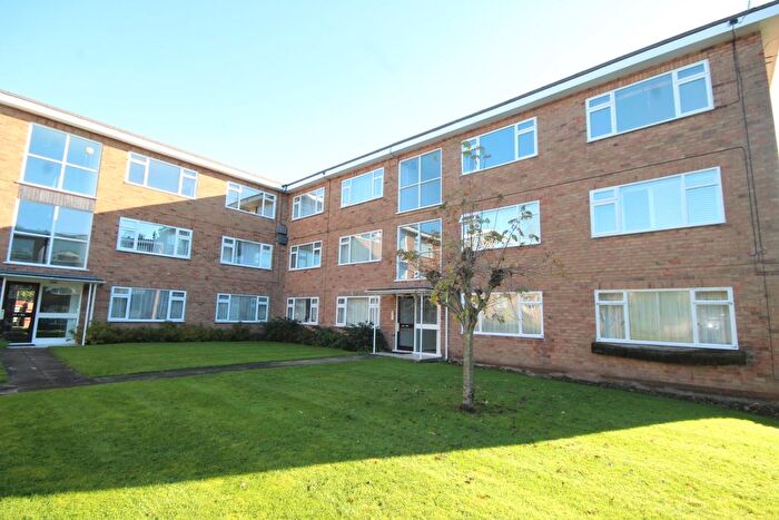 2 Bedroom Flat To Rent In Pine Court, Leamington Spa, Warwickshire, CV32