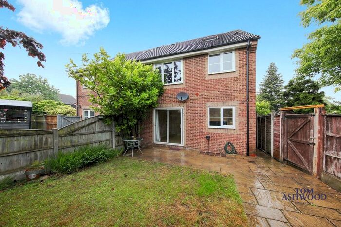 1 Bedroom Flat For Sale In Jacobs Avenue, Harold Wood, Essex, RM3