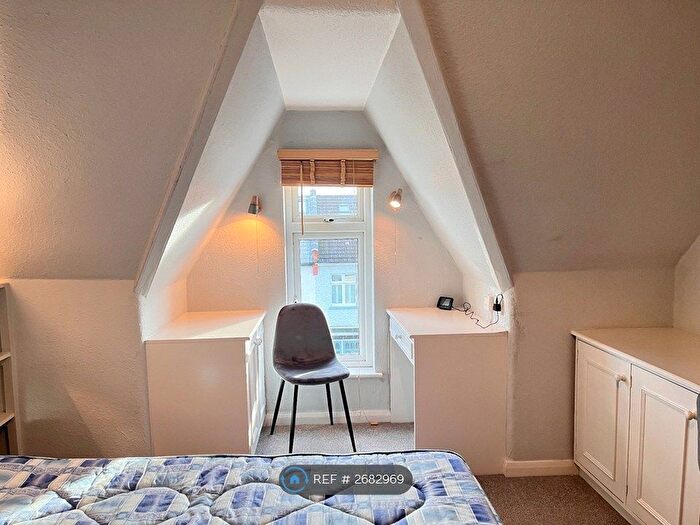 1 Bedroom Flat To Rent In Stile Hall Gardens, London, W4