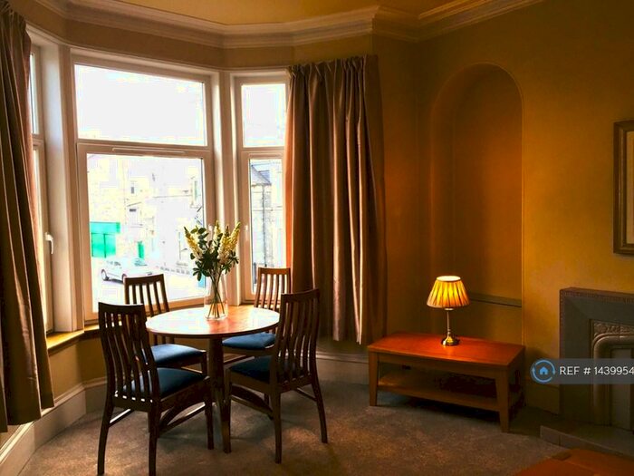 5 Bedroom Flat To Rent In Lilybank Place, Aberdeen, AB24