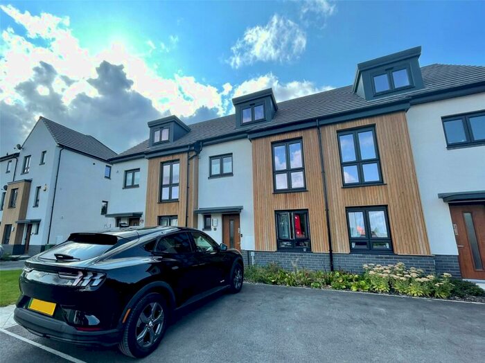 4 Bedroom Terraced House To Rent In Ashbourne Avenue, Leeds, LS15