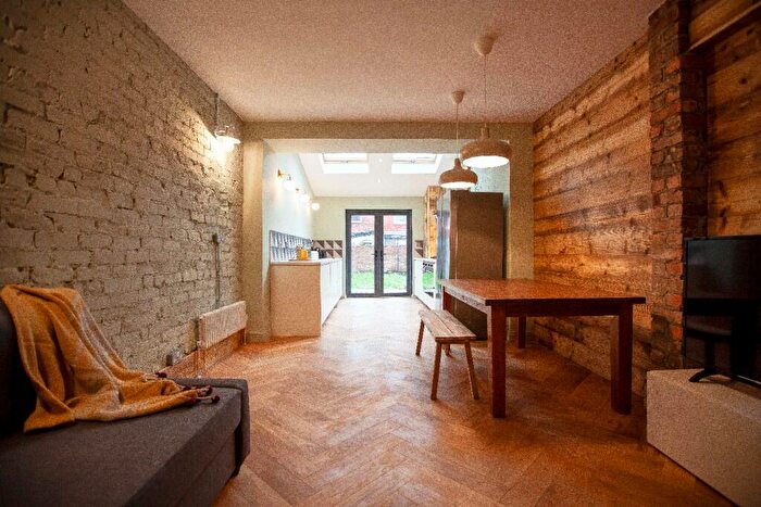 8 Bedroom Semi-Detached House To Rent In Lees Hall Crescent, Manchester, Greater Manchester, M14