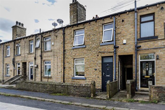 2 Bedroom Terraced House For Sale In Wellington Street, Lindley, Huddersfield, HD3