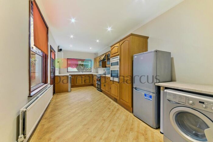 3 Bedroom Semi-Detached House To Rent In Sydenham Road, Croydon, CR0