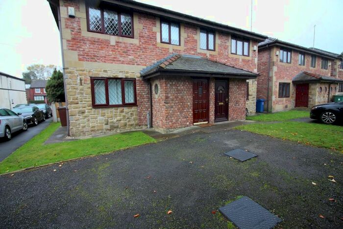 3 Bedroom Semi-Detached House To Rent In Woodhill Vale, Bury, BL8