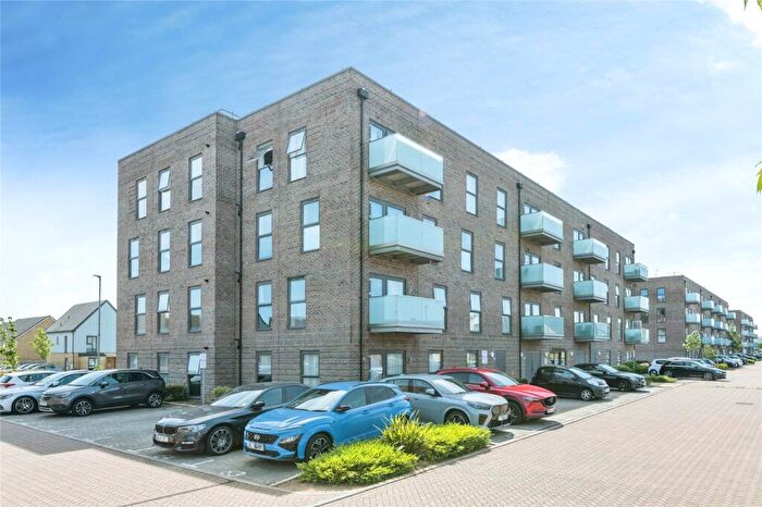 2 Bedroom Flat For Sale In Colliford Road, West Thurrock, Grays, Essex, RM20