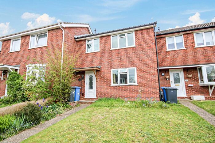 3 Bedroom Terraced House For Sale In Braeford Close, Norwich, NR6