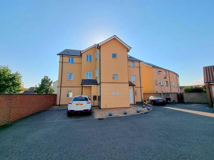 2 Bedroom Flat To Rent In Siskin Close, Portishead, Bristol, BS20