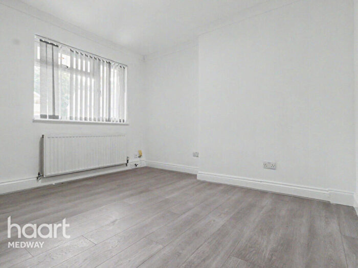 5 Bedroom Semi-Detached House To Rent In Hamelin Road, Gillingham, ME7