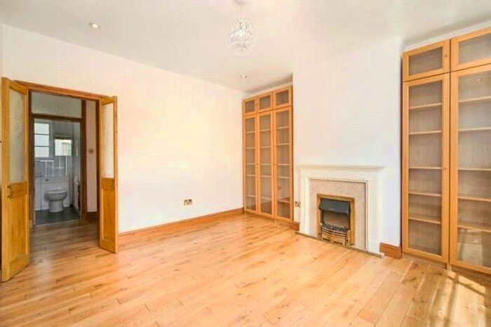 2 Bedroom Apartment To Rent In Ossulton Way, Hampstead Garden Suburb, N2