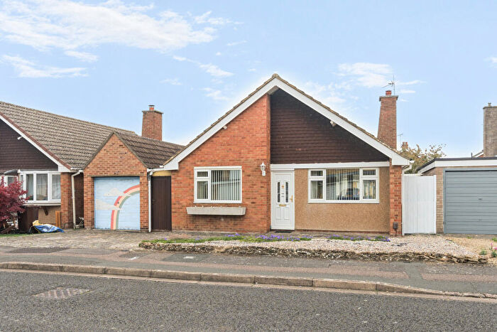 3 Bedroom Bungalow For Sale In St. Johns Road, Grove, Wantage, Oxfordshire, OX12