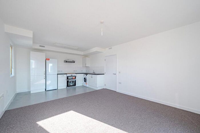 1 Bedroom Flat To Rent In Kings Road, Barking, IG11