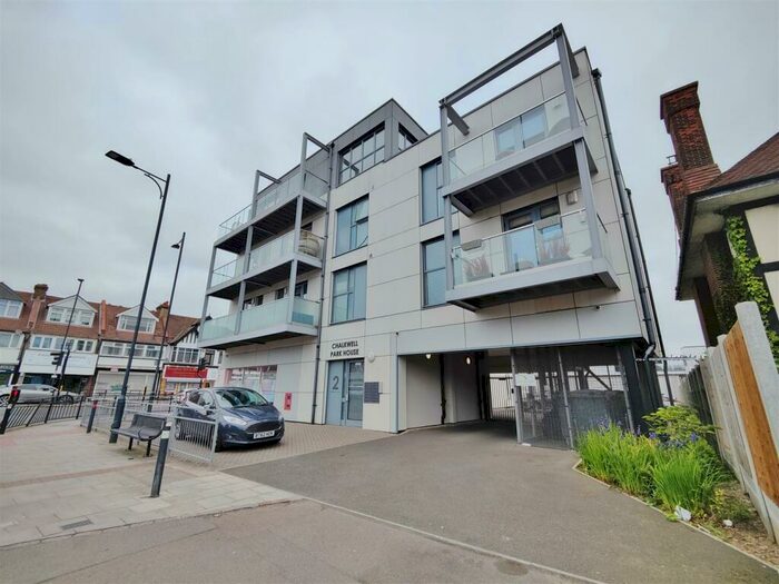 2 Bedroom Apartment To Rent In Chalkwell Avenue, Westcliff-On-Sea, SS0