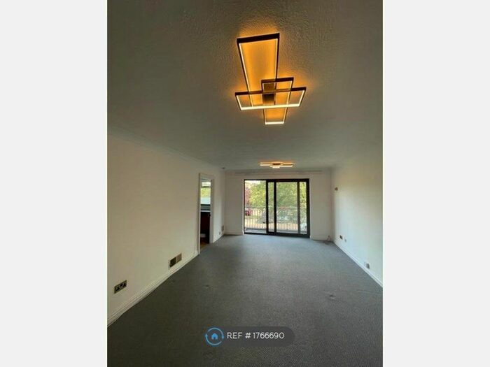 2 Bedroom Flat To Rent In Fleetwood Close, Croydon, CR0