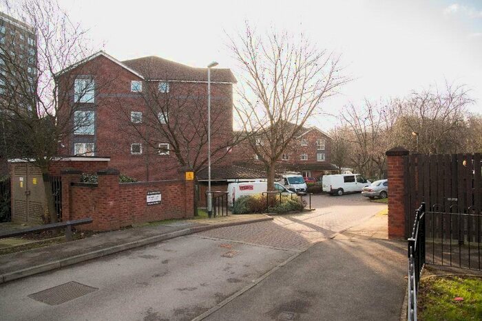 1 Bedroom Flat To Rent In St. Marys Close, Leeds, West Yorkshire, LS12