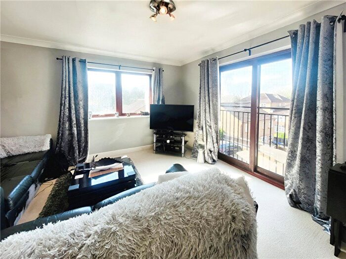 1 Bedroom Flat To Rent In Trumpsgreen Road, Virginia Water, GU25