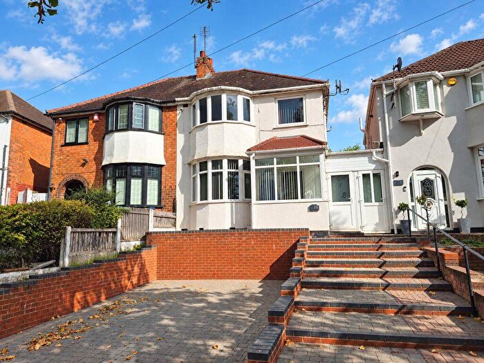 3 Bedroom Semi-Detached House For Sale In Warren Hill Road, Kingstanding, Birmingham, B44