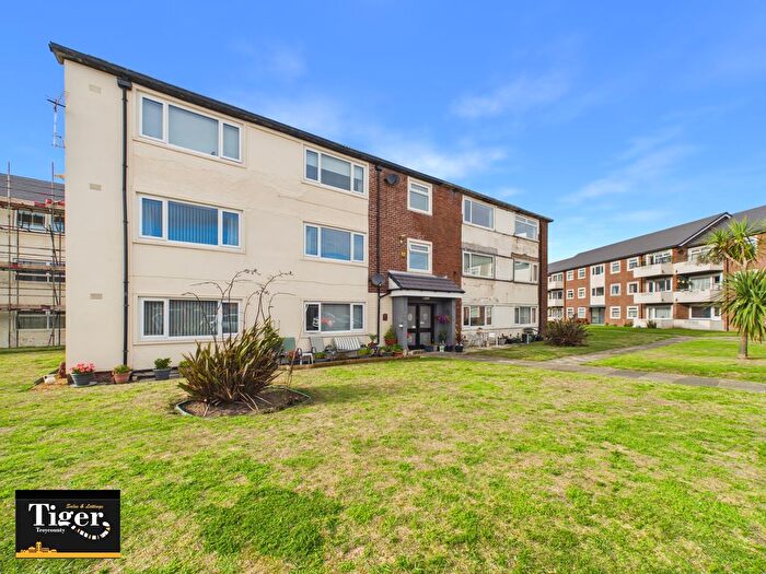 2 Bedroom Flat For Sale In New Road, Lytham St. Annes, FY8