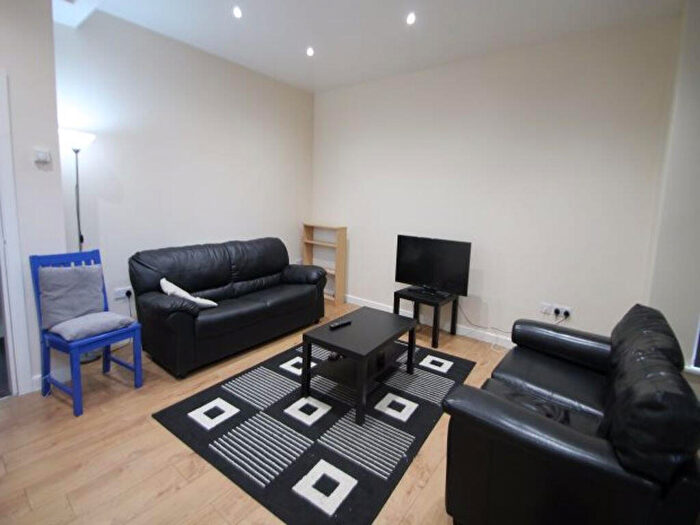 4 Bedroom House To Rent In Headingley Mount, Leeds, LS6