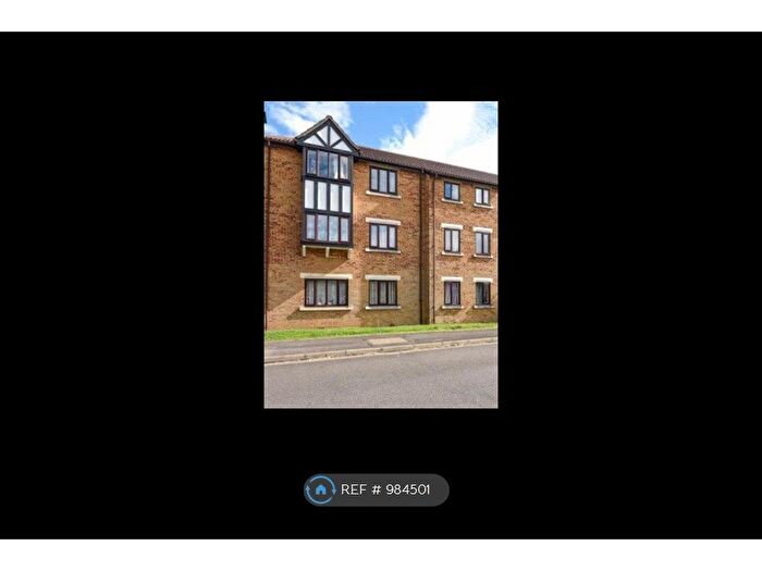2 Bedroom Flat To Rent In Charleston Close, Feltham, TW13