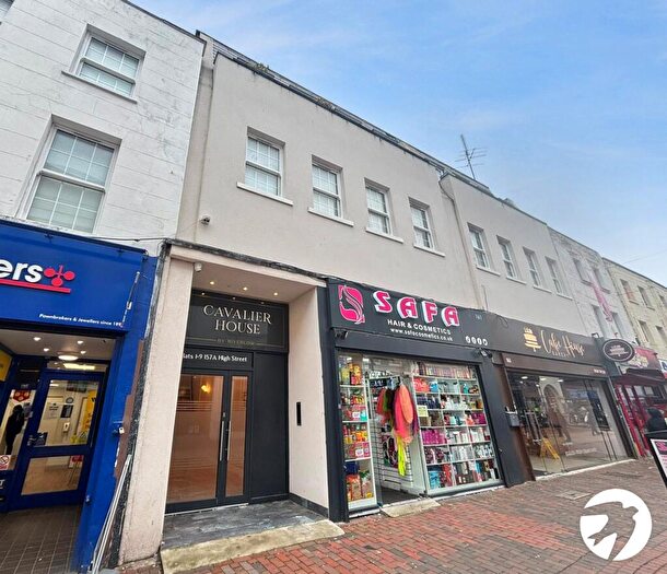 1 Bedroom Flat To Rent In High Street, Chatham, Kent, ME4