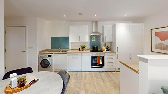 2 Bedroom Apartment To Rent In Queensway, Southampton, Hampshire, SO14