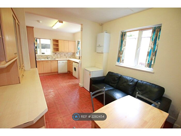 4 Bedroom Terraced House To Rent In St. Peters Road, Reading, RG6