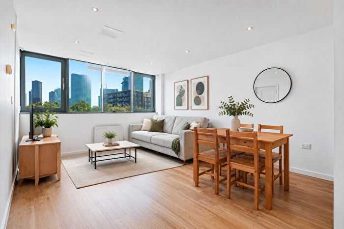 2 Bedroom Flat For Sale In East India Dock Road, Langdon Park, E14