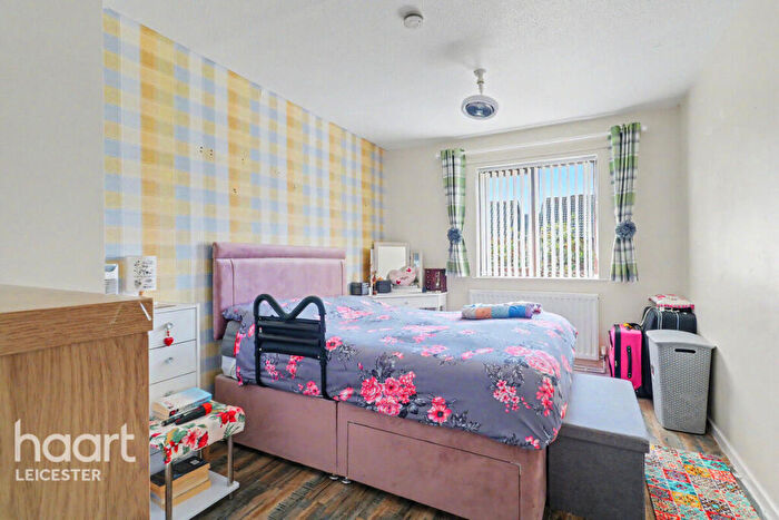 2 Bedroom Apartment For Sale In St Pauls Close, Leicester, LE2