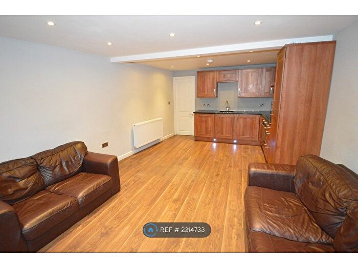 1 Bedroom Flat To Rent In Queens Road, Watford, WD17