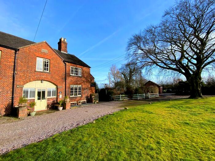 3 Bedroom House For Sale In Walnut Tree Lane, Sandbach, CW11