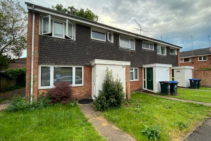 3 Bedroom Terraced House To Rent In Woking, GU22