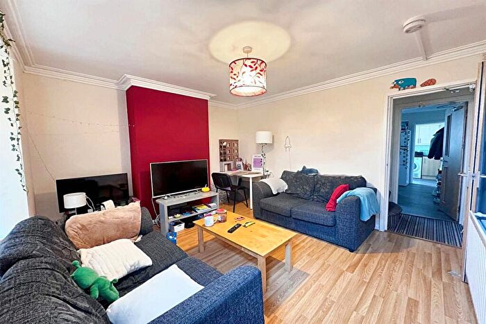 3 Bedroom Terraced House To Rent In Southey Street, NG7