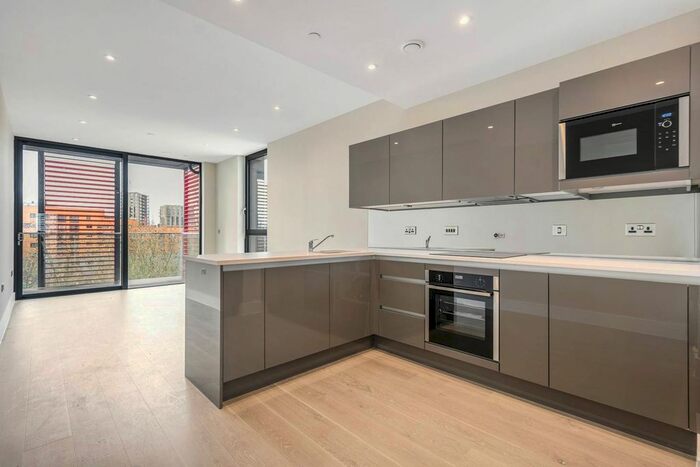 2 Bedroom Flat To Rent In Gwynne Road, Battersea, London, SW11