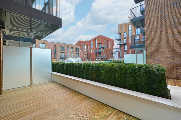 1 Bedroom Flat To Rent In Royal Victoria Gardens, Marine Wharf, London, SE16