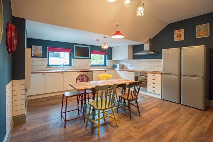 1 Bedroom Flat To Rent In Shire Oak Road, Headingley, Leeds, LS6