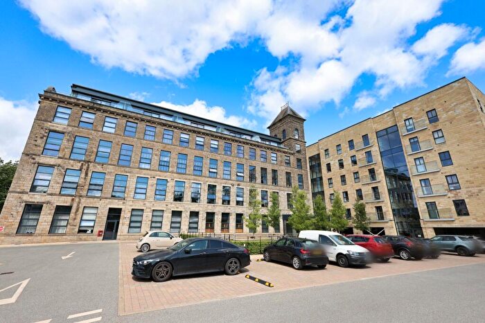 2 Bedroom Flat For Sale In Low Lane, Horsforth, Leeds, West Yorkshire, Uk, LS18