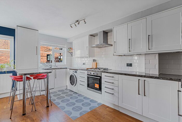 2 Bedroom Flat For Sale In South Norwood Hill, London, SE25