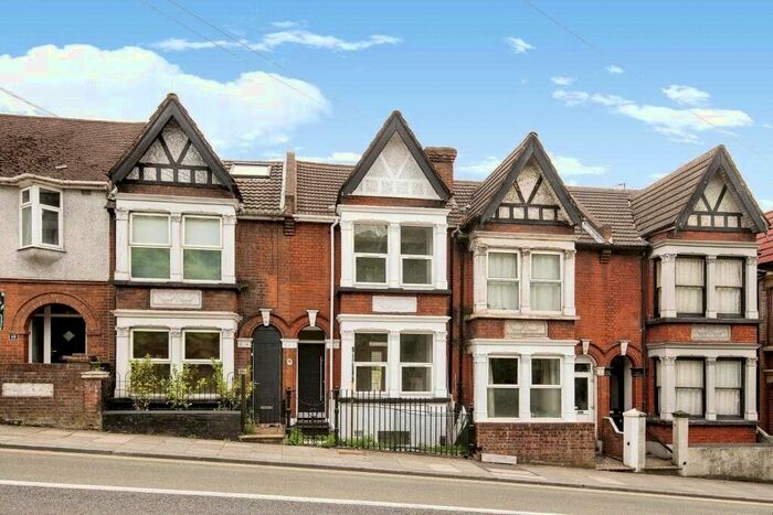 3 Bedroom Terraced House To Rent In Chatham Hill, Chatham, Kent, ME5